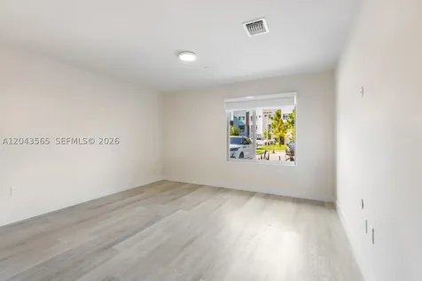 2505 NE 193rd Street Miami FL 33180