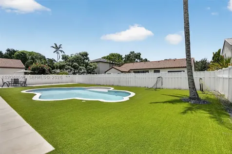 10746 Charleston Place Cooper City FL 33026