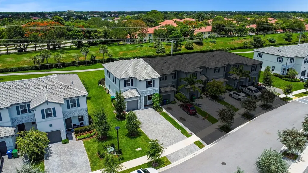 11889 NW 47th Manor Coral Springs FL 33076
