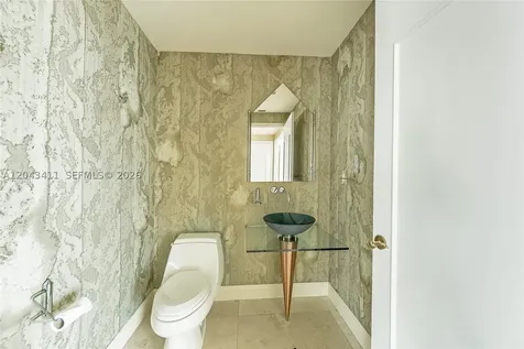 300 S Pointe Drive Miami Beach FL 33139