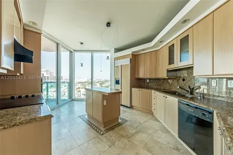 300 S Pointe Drive Miami Beach FL 33139