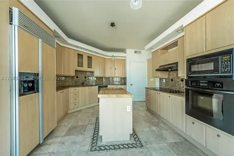 300 S Pointe Drive Miami Beach FL 33139