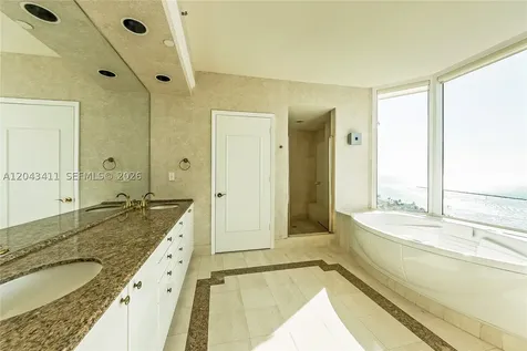 300 S Pointe Drive Miami Beach FL 33139