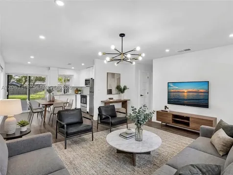 8145 Sunset Strip Sunrise FL 33322