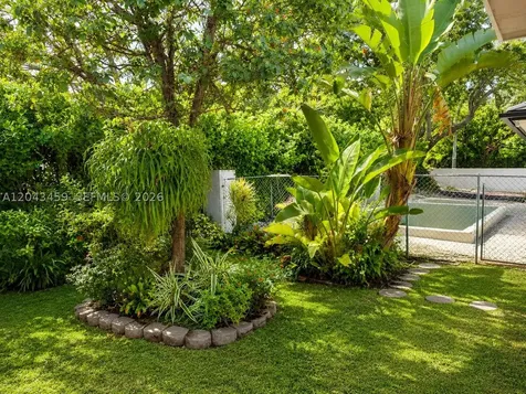9812 SW 77th Place Miami FL 33156