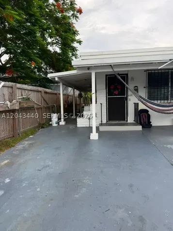 2137 NW 1st Terrace Miami FL 33125