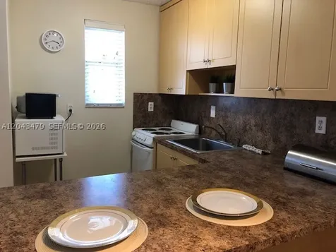 2385 NW 11th Street Miami FL 33125