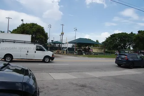 883 W 29 Hialeah FL 33012