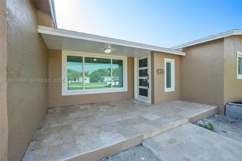 4914 SW 90th Avenue Cooper City FL 33328