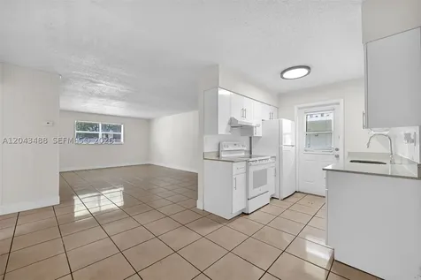 861 SW 74 Terrace North Lauderdale FL 33068