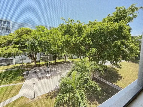 320 NE 12th Avenue Hallandale Beach FL 33009