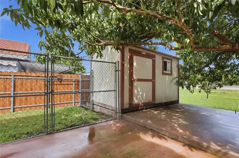 610 SE 12th Terrace Homestead FL 33033