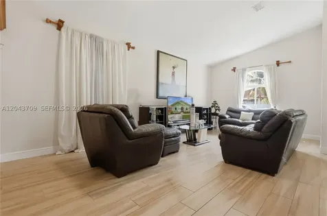 610 SE 12th Terrace Homestead FL 33033