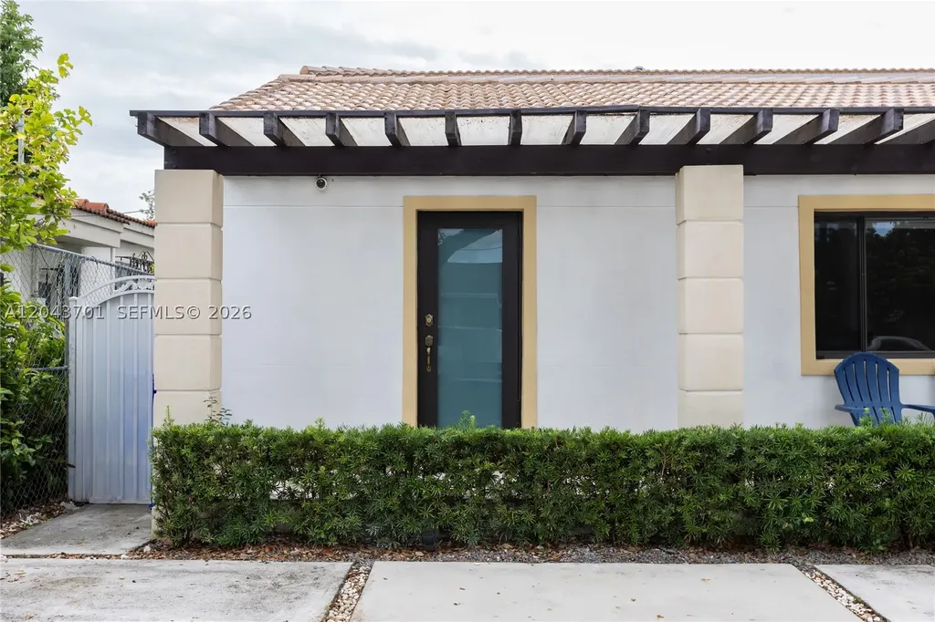 4538 SW 1st Street Miami FL 33134
