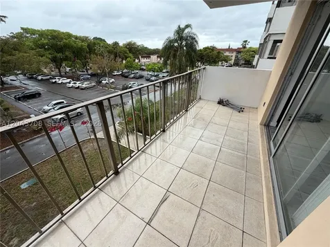 4174 Inverrary Drive Lauderhill FL 33319