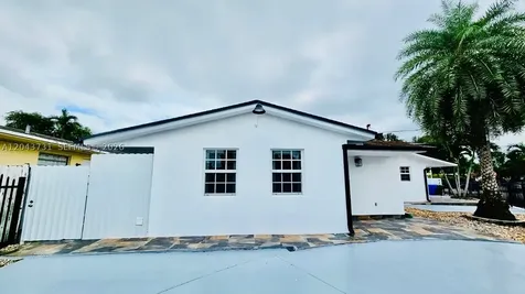 3180 SW 25th Terrace Miami FL 33133