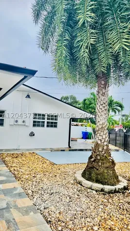 3180 SW 25th Terrace Miami FL 33133