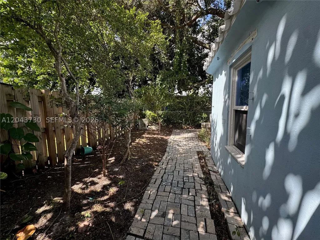 215 Columbus Parkway Hollywood FL 33021