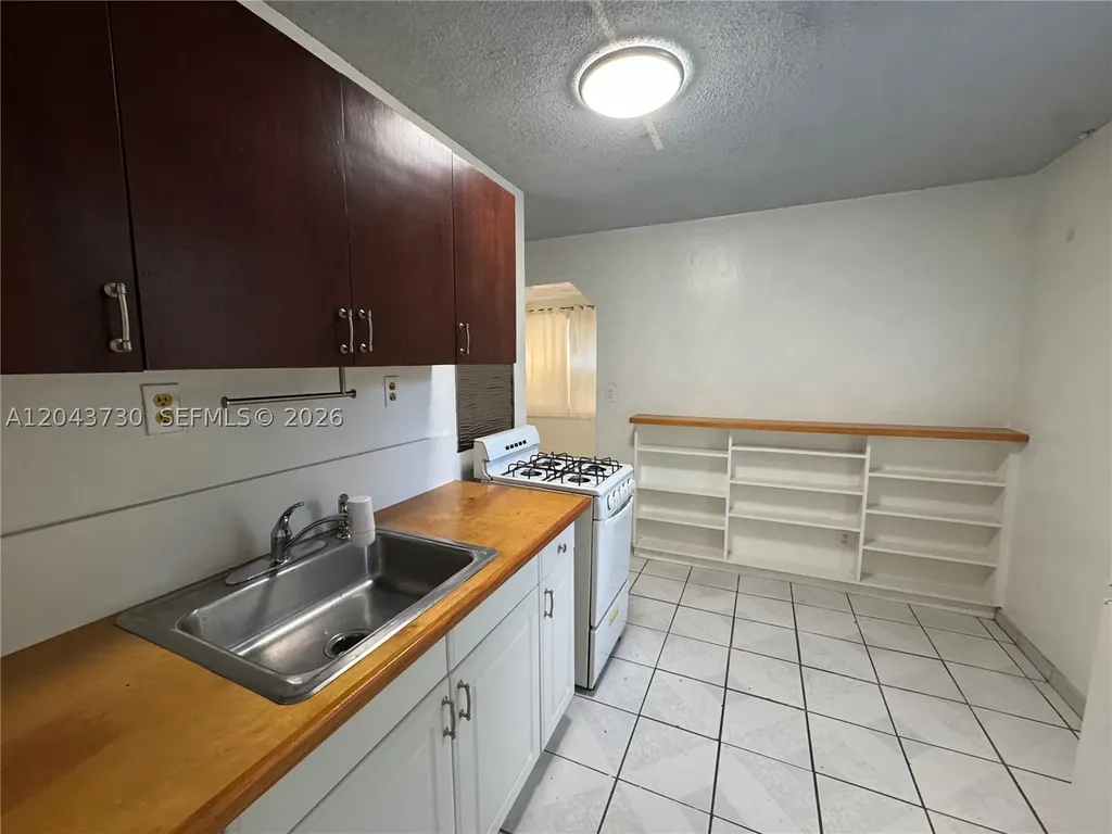 215 Columbus Parkway Hollywood FL 33021