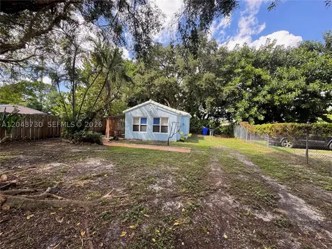 215 Columbus Parkway Hollywood FL 33021