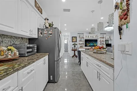 160 NE 8th Avenue Hallandale Beach FL 33009