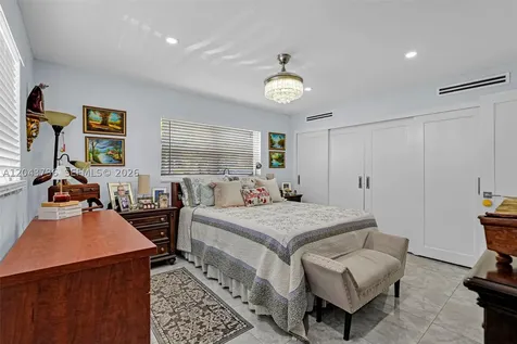 160 NE 8th Avenue Hallandale Beach FL 33009