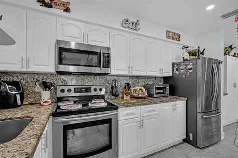160 NE 8th Avenue Hallandale Beach FL 33009