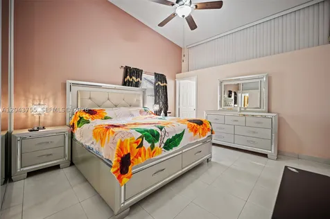 7581 W 29th Way Hialeah FL 33018