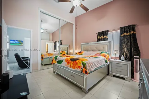 7581 W 29th Way Hialeah FL 33018