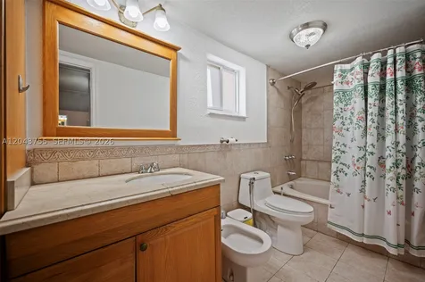 7581 W 29th Way Hialeah FL 33018
