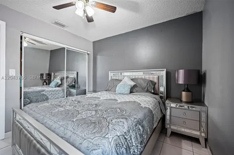 7581 W 29th Way Hialeah FL 33018