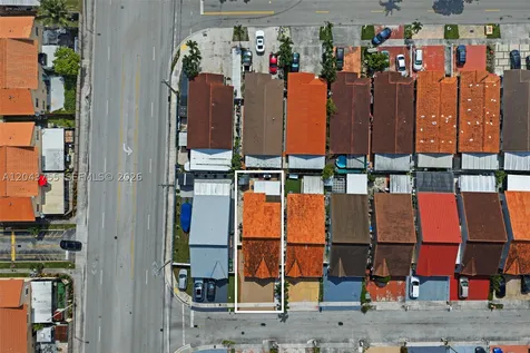 7581 W 29th Way Hialeah FL 33018