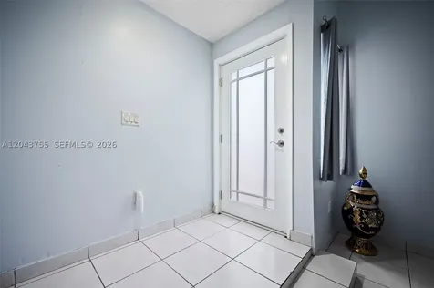 7581 W 29th Way Hialeah FL 33018