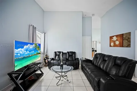7581 W 29th Way Hialeah FL 33018