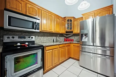 7581 W 29th Way Hialeah FL 33018