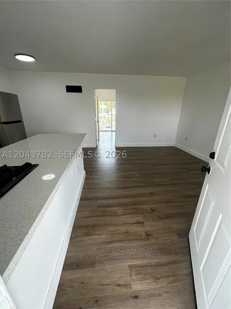 1255 W 49th Place Hialeah FL 33012