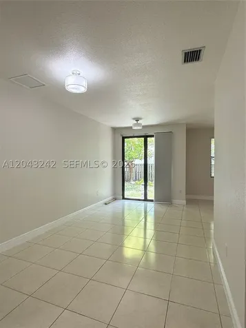 9762 NW 8th Terrace Miami FL 33172