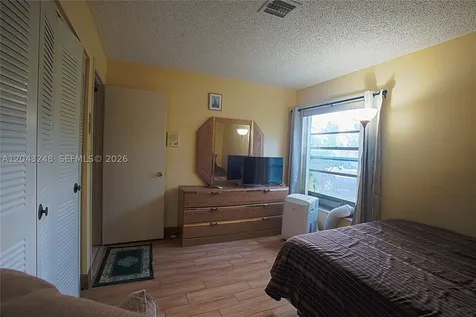 5889 NW 198th Terrace Hialeah FL 33015