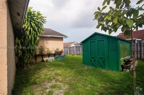 5889 NW 198th Terrace Hialeah FL 33015