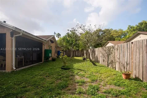 5889 NW 198th Terrace Hialeah FL 33015