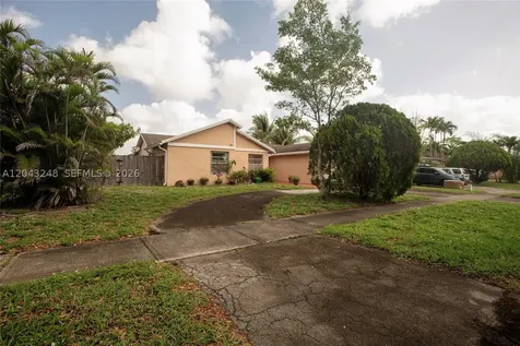 5889 NW 198th Terrace Hialeah FL 33015