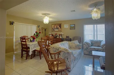 5889 NW 198th Terrace Hialeah FL 33015