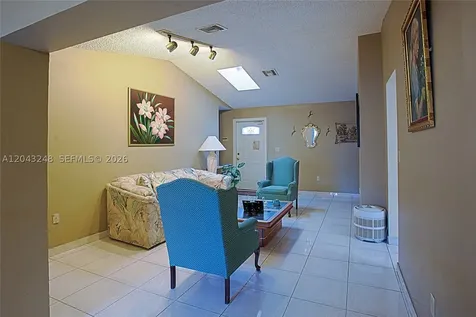 5889 NW 198th Terrace Hialeah FL 33015