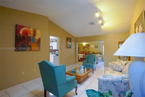 5889 NW 198th Terrace Hialeah FL 33015