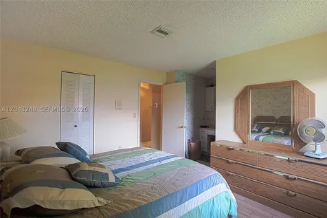 5889 NW 198th Terrace Hialeah FL 33015