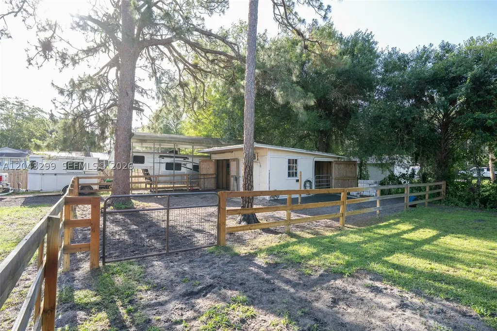 15160 Scotts Place Loxahatchee FL 33470