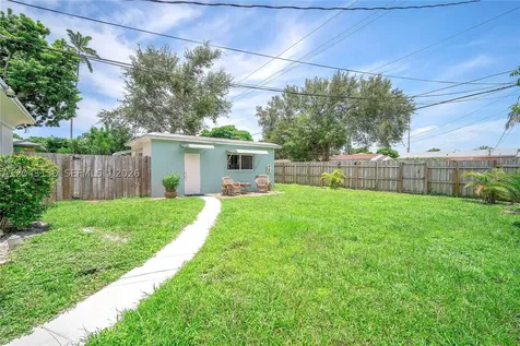 261 SW 15th Street Dania Beach FL 33004