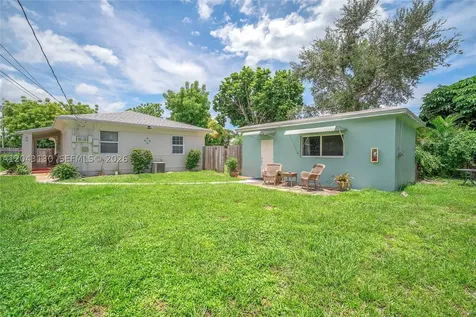 261 SW 15th Street Dania Beach FL 33004