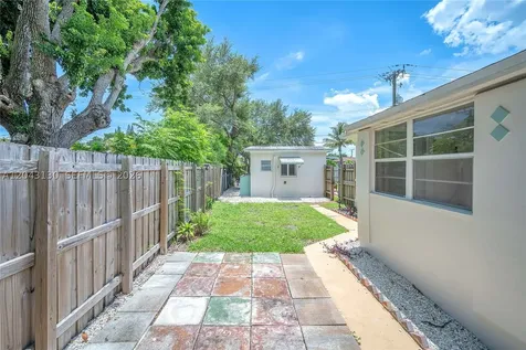 261 SW 15th Street Dania Beach FL 33004