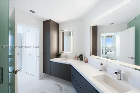 851 NE 1st Avenue Miami FL 33132
